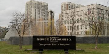 Посольство США в Киеве вновь открыто после сообщений о потенциальной угрозе атаки
