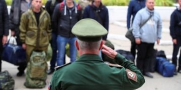 Призывникам начали рассылать уведомления о запрете выезда из РФ