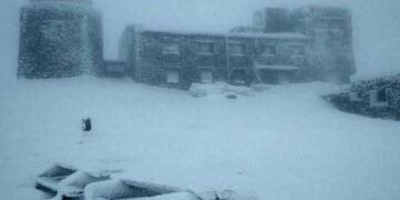 Обличчя обмерзає, сніг – півтора метра: у Карпатах лютує зимова негода
