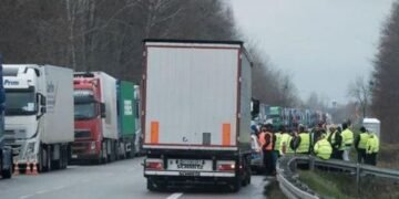 Польські фермери розпочали нові протести на кордоні з Україною