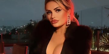 “Занадто гаряча” жінка пожалілася, що заміжні подруги заборонили їй приходити на Різдво. ФОТО