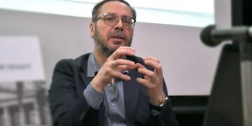 “Потерялся в Европе”: директор Национального музея истории Украины не вернулся из-за границы и попросил, чтобы не ждали