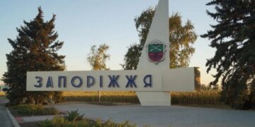 РФ ударила по Запорожью: много погибших и раненых, возник мощный пожар