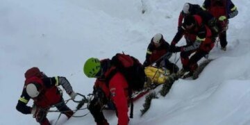 В горах и Тисе недалеко от границы замерзли уклонисты. ФОТО
