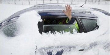 Во Львове коллапс: на дорогах ни пройти, ни проехать. ВИДЕО