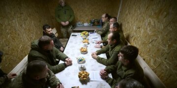 Зеленский посетил дивизион HIMARS возле Запорожья и поручил командирам решить ряд проблем. ВИДЕО
