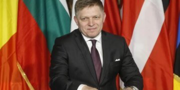 По примеру Чехословакии: Фицо заявил о разделе Украины