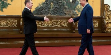 Медведев привез Си Цзиньпину “личное послание” Путина и выслушал “мудрый совет” Пекина