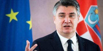 “Наш солдат не будет участвовать в чужих войнах”, – пророссийский президент страны ЕС обещает не мешать Путину в Украине