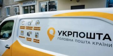 РФ завдала удару по авто “Укрпошти” дронами