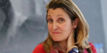 Министр финансов Канады ушла в отставку