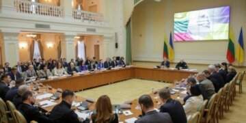 Правительство Литвы почти в полном составе прибыло в Киев: что происходит