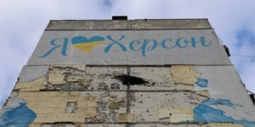Тысяча снарядов за 40 минут: оккупанты накрыли Херсон плотным огнем