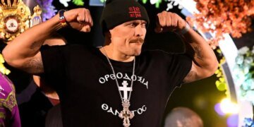 Футболка Усика после боя с Фьюри вызвала скандал: что на ней написано