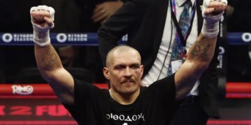 Гонорары с шестью нулями: сколько заработали Усик и Фьюри за последний бой