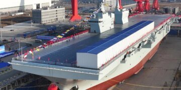 Китай спустил на воду корабль-монстр Type 076: что известно. ВИДЕО