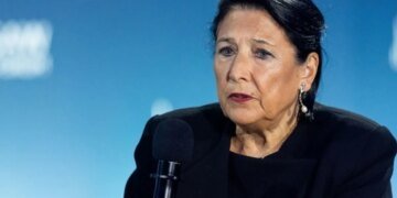 Президент Зурабишвили выехала из президентского дворца. ВИДЕО