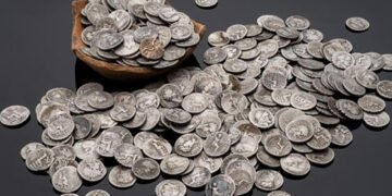 Видатна знахідка: в Англії виявили скарб римських монет часів імператора Нерона