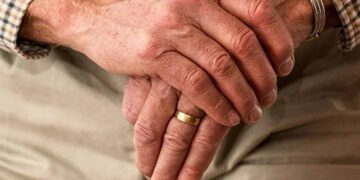 Сумна статистика: визначено країни, в яких люди найдовше важко хворіють перед смертю