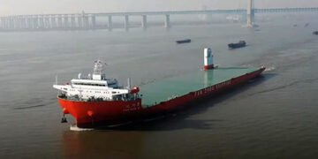 Китай побудував найбільше у світі вантажне судно, здатне працювати в полярних водах