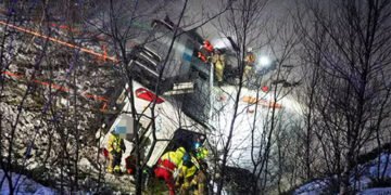 У Норвегії пасажирський автобус упав в озеро: троє людей загинули