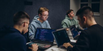 Вакансии растут, а специалистов становится меньше: как IT-рынок переживает кризис кадров