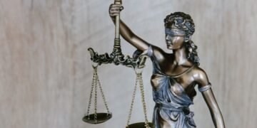 Проти Трампа закрили всі справи, Байден помилував сина. Як добре, що вся корупція світу лише в Україні, а у США – суцільне верховенство права, – Олещук