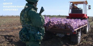 Окупанти погрожують забрати техніку в українських фермерів: у ЦНС назвали причину