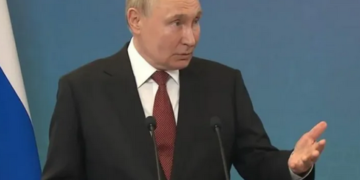 Що у поведінці Путіна під час прямої лінії насторожило експерта