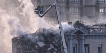 Удар РФ по Киеву: 6 раненых и 2 погибших