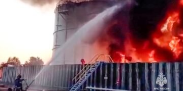 Украинский дрон вызвал пожар на заводе в Калужской области РФ