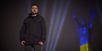Зеленский призвал украинцев сделать все, чтобы остановить Россию в 2025 году