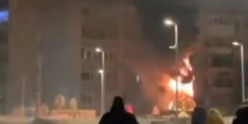 Россияне фейерверком подожгли городскую елку. ВИДЕО