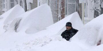 На США идет снежный шторм: в сети море шуток из-за неприличной природной формы. ФОТО