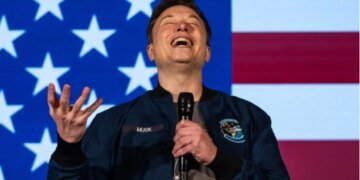 Опасен для США: биограф Маска заявил, что миллиардер сходит с ума