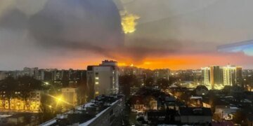 «Будто трансляция из ада»: ВИДЕО нефтебазы в Энгельсе, которая до сих пор горит