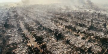 Руины и пепел: догорают Лос-Анджелес и Голливуд. ФОТО, ВИДЕО