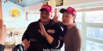 За  бесплатный ужин: Трамп собрал бомжей, чтобы записать ВИДЕО, как жители Гренландии просят его купить остров