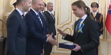 Словацкий школьник отказался пожать руку президенту. ВИДЕО