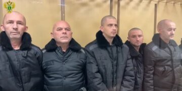 Российский “суд” вынес “приговор” семерым пленным украинцам. ВИДЕО