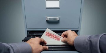 Чтобы не защищать воров: министр предлагает отменить банковскую тайну