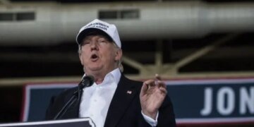 Стоит ли верить в то, что “Трамп придет и все решит”: объяснение экс-посла Украины в США