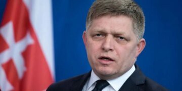 “Манипуляции, ложь и заговоры”, – словацкие психиатры нашли у Фицо признаки “заболевания”