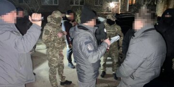 Бізнес на дезертирах: у Запоріжжі подружжя влаштувало нелегальну схему