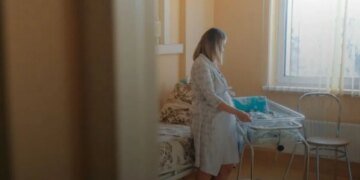 Где предыдущие дети, не знает: в Днепре 16-летняя девочка родила в третий раз