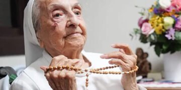 Фанатка футболу: найстарішою людиною у світі стала 116-річна черниця