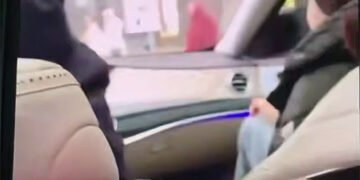 У Києві неповнолітні заради розваги перекривали вулиці у центрі й вмикали російську музику: їх вже шукає поліція. ВІДЕО
