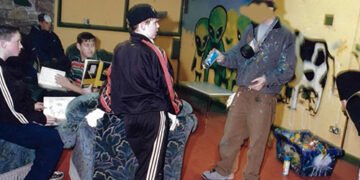 Веселі фрески з сенсом: наприкінці 1990 років відомий художник Бенксі вчив дітей малювати. ФОТО