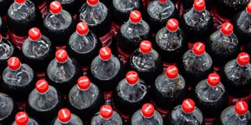 Скандал світового масштабу: Coca-Cola масово відкликає напої з магазинів шести країн