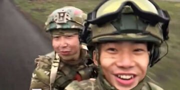 Корейські військові засвітились на Курщині на мопедах. ВІДЕО